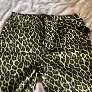 Womens - FOREVER 21 + Brand New w/ tags - Leopard Jeans - 3XL